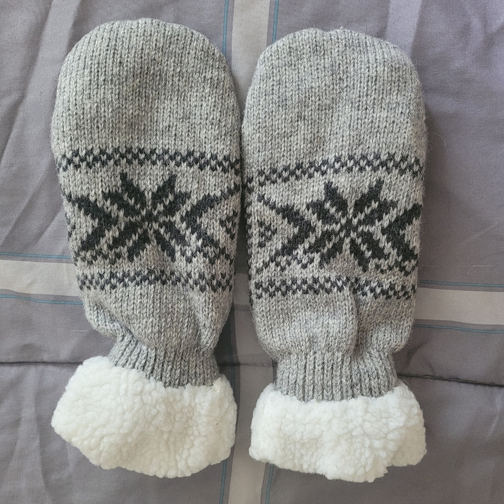Women's Gray Mittens